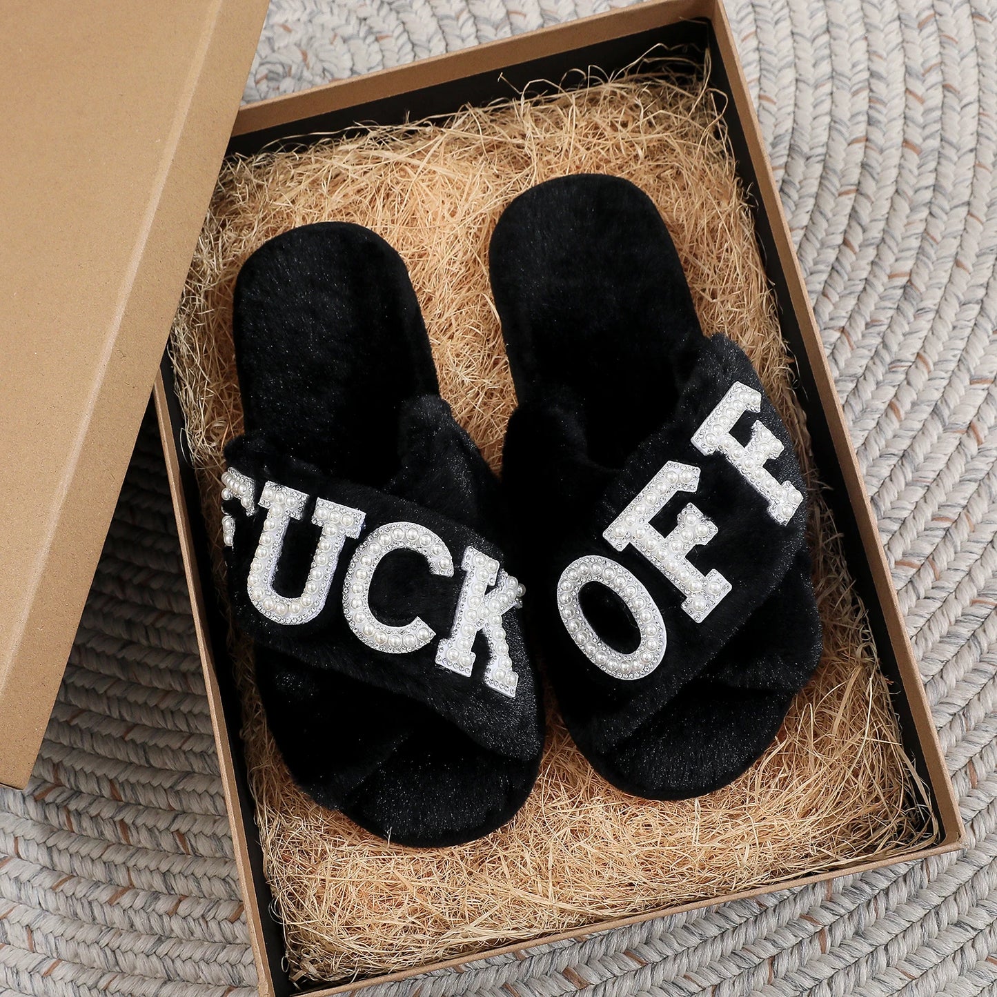 Light Luxury Black Cross-Strap Plush Home Slippers with Pearl Rhinestone Letters, Quirky and Unique, Non-Slip Soft Sole Indoor Slippers, Same Style as European and American Influencers, Women's Warm Thick Plush Bedroom Guest